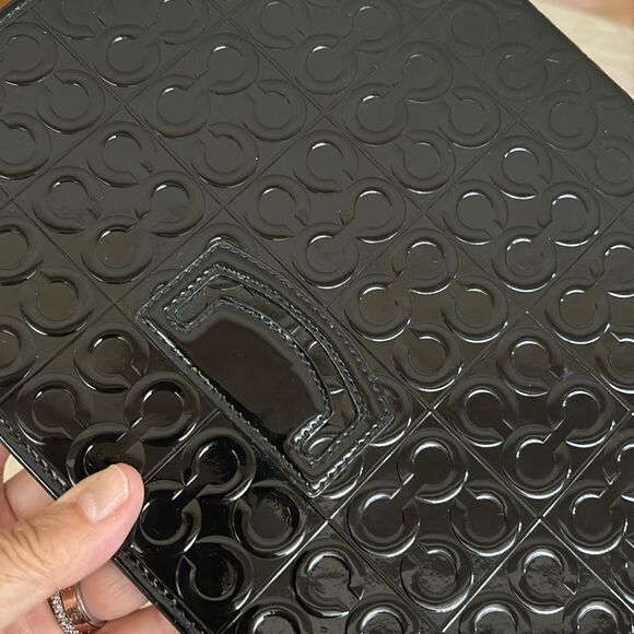 Coach Julia Op Art C Monogram iPad 2 Case - Black Patent Leather Mint Condition - Picture 7 of 11